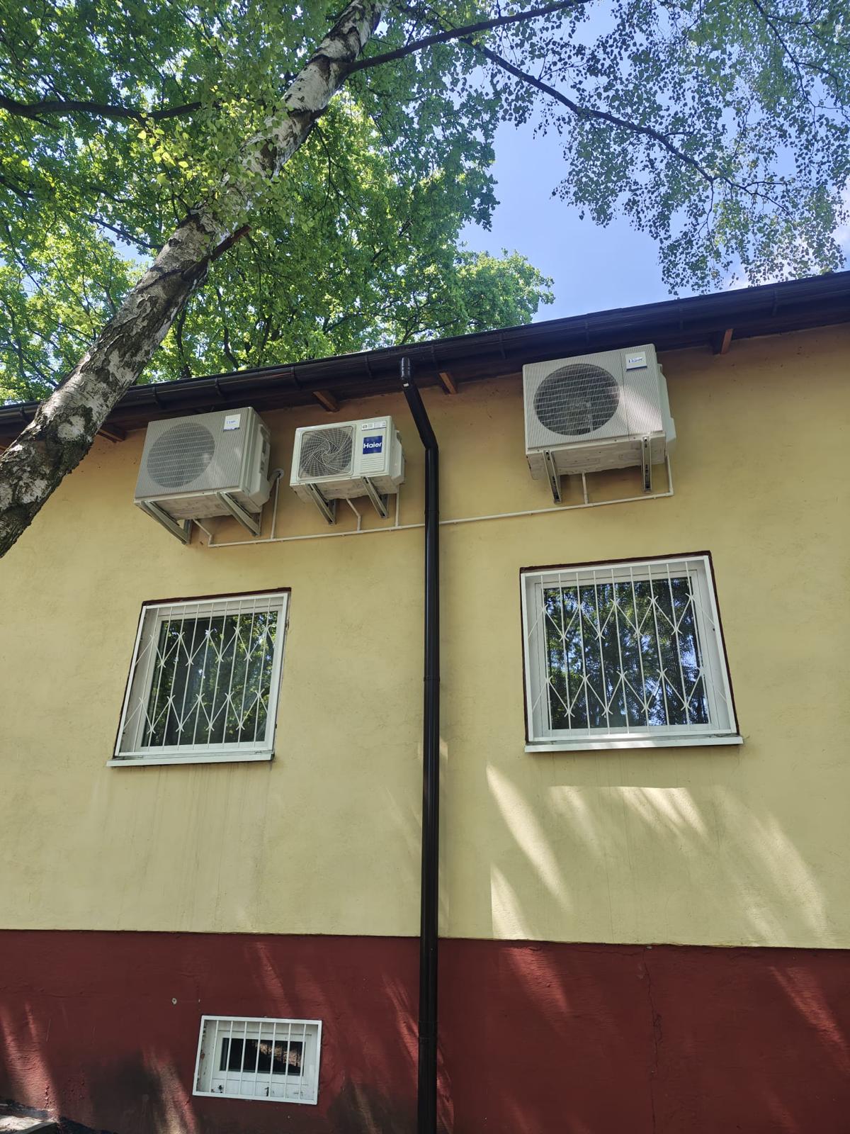 Montaż jednostek zewnętrznych klimatyzacji Haier 9,5 kW do dużych pomieszczeń