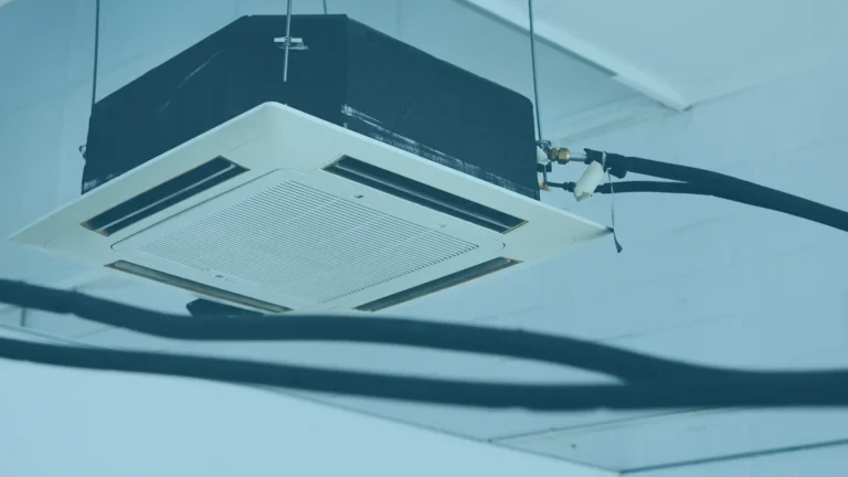 Klimatyzacja do gabinetu i przychodni 1 Klimatyzacja kasetonowa zamontowana w hali