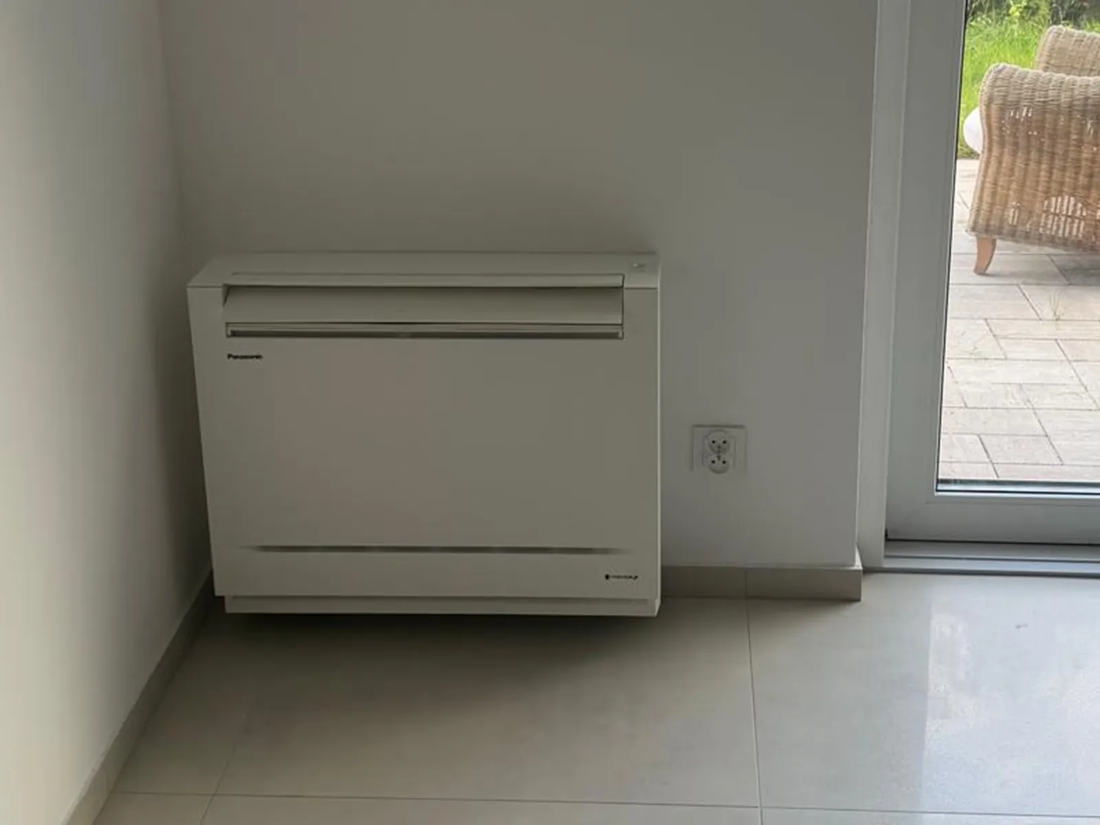 Strona główna (nowa) 91 Klimatyzator konsolowy Panasonic 5 kW zamontowany przez nasz zespół w domu w Zgierzu